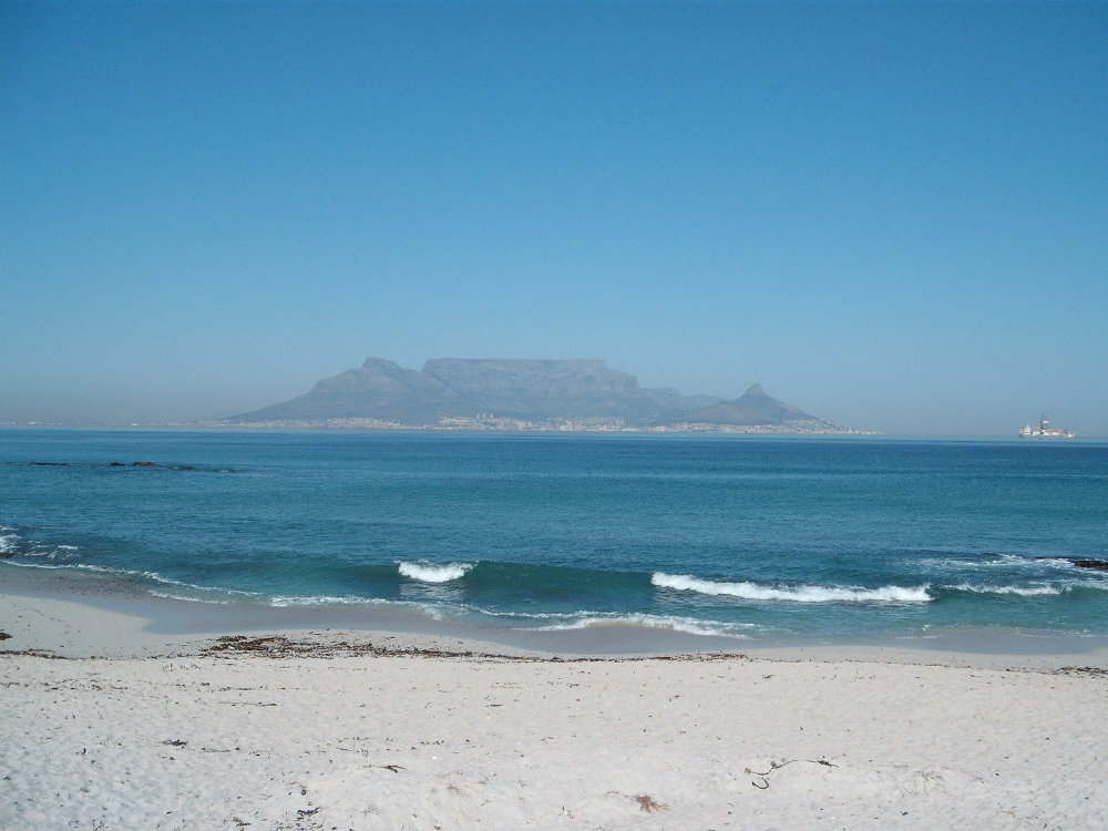 why-come-cape-town-during-winter-surf-big-bay-2